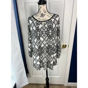 Worthington Black and White Long sleeve Blouse